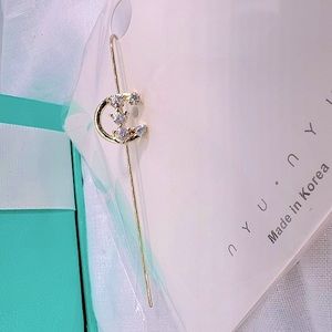 Sparkling Zircon Unique Statement Bar Ear Cuff